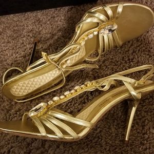 NEW Valerie Stevens Gold Crystal Heels